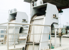 哪那些因素决定污水处理流程的选择？